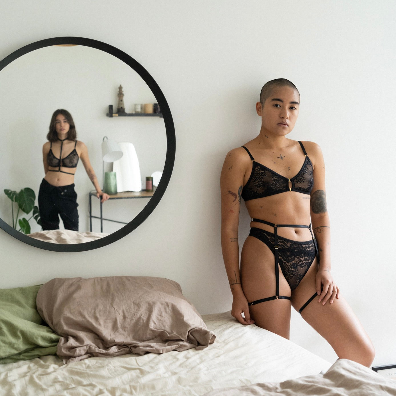 Veneris crotchless lingerie